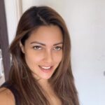 Riya Sen Instagram - Free ghazal mehfill by @drivewaydevi to raise awareness for mental health at the Juneja Art Gallery on Friday , 12 th may ‘23 at 8:00 pm . Please come forth and support this great initiative 🫶🏻 #mentalhealth #goodvibes #happy #goals
