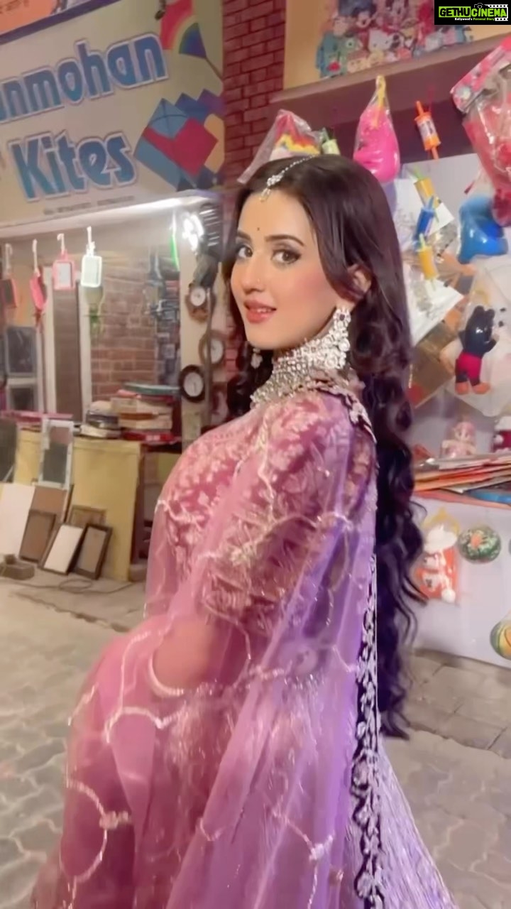 Riya Sharma - 27.7K Likes - A sight for sore eyes 💫

#reelsinstagram #reelitfeelit #reels #ootd #indian #ethnic #traditional
