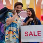 Rochelle Rao Instagram - Ever tried being a mannequin for a few seconds? Well, my partner-in-crime @keithsequeira and I rocked this game at Phoenix #marketcitymumbai We were off twirling and twining, handpicking the coolest fashion pieces at this Season’s First Super Slash Sale. And wait for it. There’s up to a 60% OFF on my favourite brands.​ Now it’s your turn to join the fashion party because when life gives you deals, you turn it into a shopping spree! So, what are you waiting for? Let’s party on the fashion runway, darlings!​ @guess @marksandspencerindia @bathandbodyworksindia #MarketcityFashion #EndOfSeasonSaleAtMarketcityMumbai #Deals #Ofeers #Brands #Fashion #Styles #Apparels #ShoppingMalls #mumbaimalls