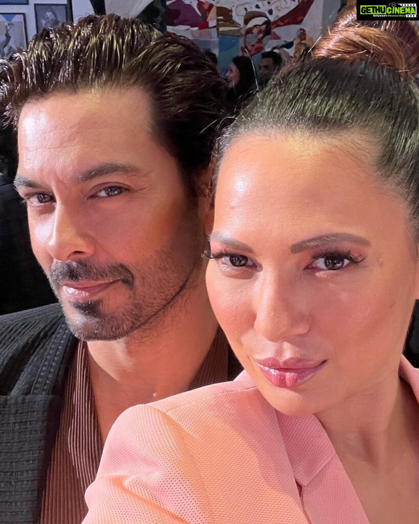 Rochelle Rao Instagram - My forever sunshine of a beautiful mind , my madness and my sanity forever 💝 #saucy #selfie #couples