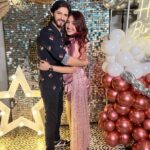Rohan Mehra Instagram - Yeh rishta bahut khaas hai! ❤️ Yeh rishta bana hai kuch ‘khatti meethi’ yadoon se.🤩 Yeh rishta bana hai meri behna ke nakhron, drama and lots of pyaar se! Teri ek smile! And my day is made. Meri Pyaari Behna, on your birthday, your brother wants you to know that he’ll do anything to keep that smile on. Happy Birthday, My Rockstar! Go break another glass ceiling! Every time, I look at you, my heart is filled with pride.😎 You have grown up to be an incredibly fierce and fabulous young lady, who is just unstoppable! 🧿 @ashnoorkaur 🤍