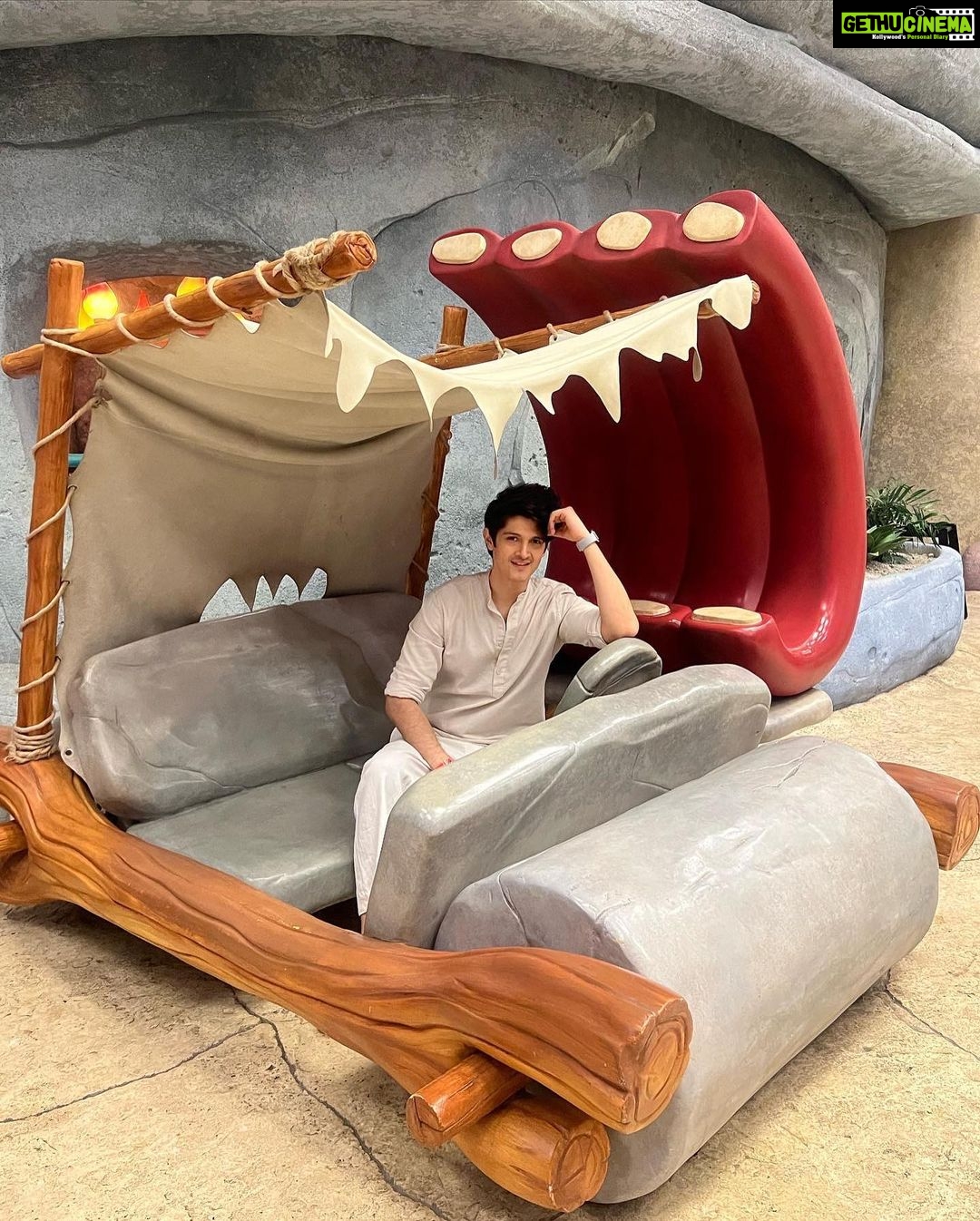 Rohan Mehra Instagram - Hello 👋 from Abu Dhabi 🇦🇪 . . . @wbworldad @yasisland @goldcoastfilmsofficial Warner Bros. World Abu Dhabi