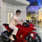 Rohan Mehra Instagram - Hello 👋 from Abu Dhabi 🇦🇪 . . . @wbworldad @yasisland @goldcoastfilmsofficial Warner Bros. World Abu Dhabi
