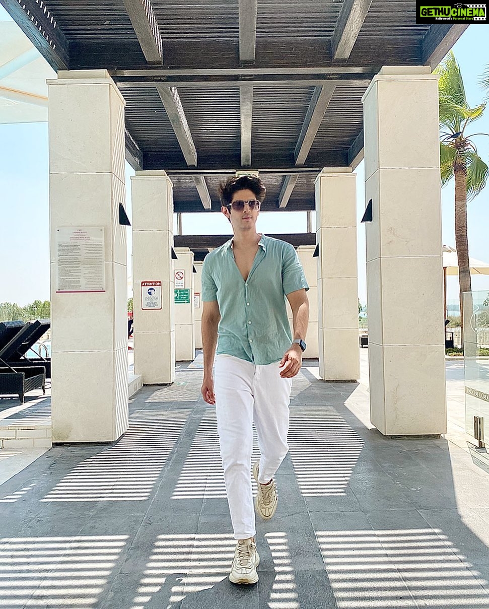 Rohan Mehra Instagram - Come walk with me 🤍 . . . @goldcoastfilmsofficial @yasisland @crowneplazayasisland