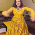 Roopal Tyagi Instagram – Sun saathiya is my favourite part 💃 🥰

#trendingreels #grwm #dancereels