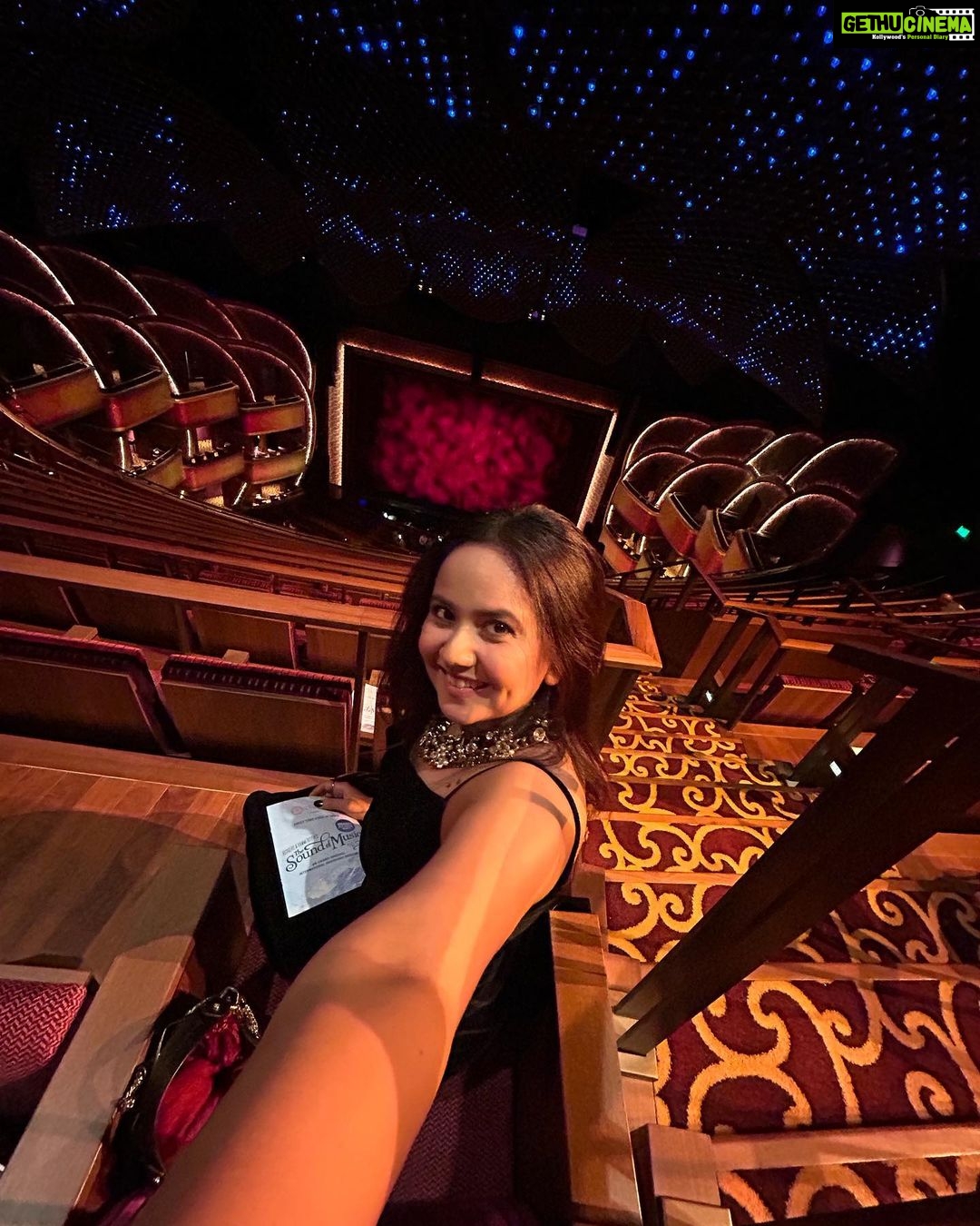 Roopal Tyagi Instagram - Raindrops on roses ๐น and whiskers on kittens ๐ฑ Bright copper kettles and warm woolen mittens ๐งค Brown paper packages tied up with strings ๐ฆ These are a few of my favorite things ๐งธ #soundofmusic #nmacc Nita Mukesh Ambani Cultural Centre