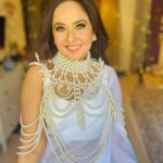 Roopal Tyagi Instagram – 👸 Pearl cape by @peterpan.trinkets 

#ootd #ad #collaboration #sareelooks #saree #white #pearl #uniquejewelry