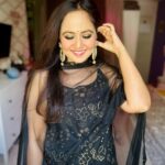 Roopal Tyagi Instagram - Suit up! The Indian way 😉 Do you guys like this look? 👇🏼comment 🥰 #iykyk #himym #suits #punjabi #blacksuit #suitsuitkarda