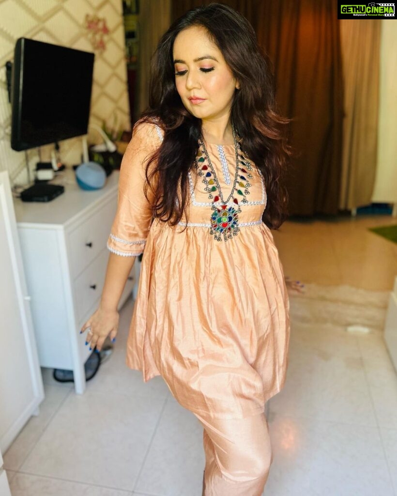 Roopal Tyagi Instagram - Shop this peach kurti set from my page now 😍 it’s so pretty that it won’t be available for too long. Trust me 🛍️