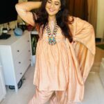 Roopal Tyagi Instagram – Shop this peach kurti set from my page now 😍 
it’s so pretty that it won’t be available for too long. Trust me 🛍️