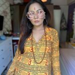Roopal Tyagi Instagram – Bolo subah shaam… 👇🏼

#retrolook #theme #zeenataman #dummarodum #hippiestyle