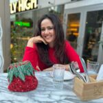 Roopal Tyagi Instagram - 🍓 🦋 🎉 🥘 👫 📍 @atbutterflyhigh @tryst.mumbai #BroInTheBay #siblings #mumbai Mumbai, Maharashtra