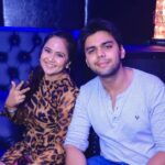 Roopal Tyagi Instagram - Love this picture! Thanks @clubillusions.andheri ❤️ #BroInTheBay
