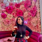Roopal Tyagi Instagram – Anything is possible with sunshine and a little pink ! 💖 

#dayout #solodates #bandra #mumbai #vibe #coffee Bandra West