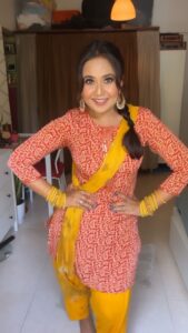 Roopal Tyagi Instagram - Itna pyara song 🥰 #juttimeri #punjabifolk #dogrisong