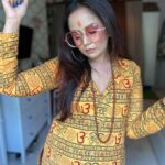 Roopal Tyagi Instagram – Bolo subah shaam… 👇🏼

#retrolook #theme #zeenataman #dummarodum #hippiestyle