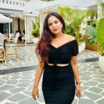 Roopal Tyagi Instagram - 🖤 🥘 👨‍👩‍👧‍👦 #ootd #bengaluru #newplaces Oia Bangalore