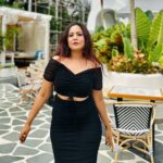 Roopal Tyagi Instagram - 🖤 🥘 👨‍👩‍👧‍👦 #ootd #bengaluru #newplaces Oia Bangalore