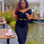 Roopal Tyagi Instagram - Ooooeeeee 🥰 oiaaa #transitionreels #blackcoord #ootd #bengaluru Oia Bangalore
