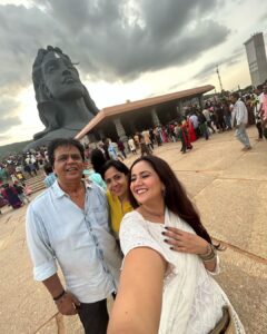 Roopal Tyagi Instagram - Pees do astitva mera,
Aur kar do choora choora,
Purn hone do mujhe aur,
Hone do ab poora poora

#aumnamahshivaya #adiyogi #omnamahshivaya #shiva
