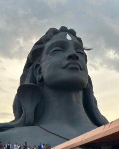 Roopal Tyagi Instagram - Pees do astitva mera,
Aur kar do choora choora,
Purn hone do mujhe aur,
Hone do ab poora poora

#aumnamahshivaya #adiyogi #omnamahshivaya #shiva