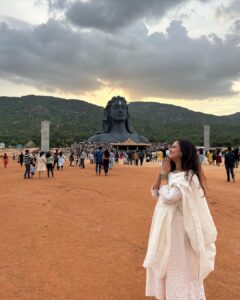 Roopal Tyagi Instagram - Pees do astitva mera, Aur kar do choora choora, Purn hone do mujhe aur, Hone do ab poora poora #aumnamahshivaya #adiyogi #omnamahshivaya #shiva Bangalore, India