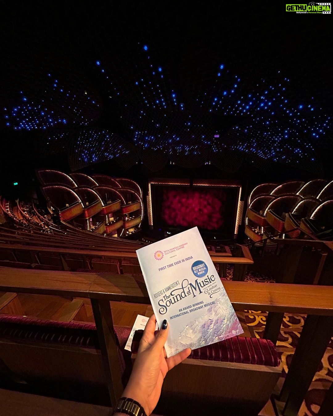 Roopal Tyagi Instagram - Raindrops on roses ๐น and whiskers on kittens ๐ฑ Bright copper kettles and warm woolen mittens ๐งค Brown paper packages tied up with strings ๐ฆ These are a few of my favorite things ๐งธ #soundofmusic #nmacc Nita Mukesh Ambani Cultural Centre