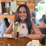 Roopal Tyagi Instagram - “Like a ripe mango, let your inner beauty shine.” 🥭 🍲 #one8commune #mangovino Juhu, Mumbai