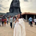 Roopal Tyagi Instagram - Pees do astitva mera, Aur kar do choora choora, Purn hone do mujhe aur, Hone do ab poora poora #aumnamahshivaya #adiyogi #omnamahshivaya #shiva Bangalore, India