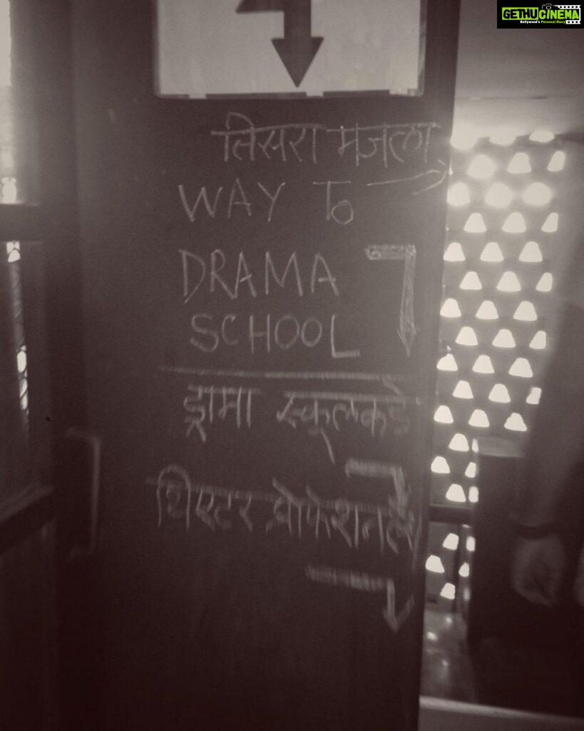 Roshan Mathew Instagram - These pictures are from when I went back to @dsmumbai a few years after I left. I walked in expecting a sudden rush of nostalgia and all, but it plainly felt like I’d never left in the first place. Felt like sharing these today. Happy World Theatre Day :) thank you for the photos @darshanarajendran. Drama School Mumbai