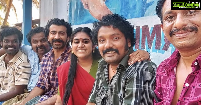 Roshan Mathew Instagram - Vasanthi + Podiyan Gang. @oruthekkanthallucase was as much about the people as everything else. (Unbelievable sunsets included.) Feeling very grateful that I got to work with all of them. Especially my people in the film. My gang 🤍 @aswath_lal @rejusapiens @nimisha_sajayan @akhil_kavalayoor @arunsankaran_pavumba