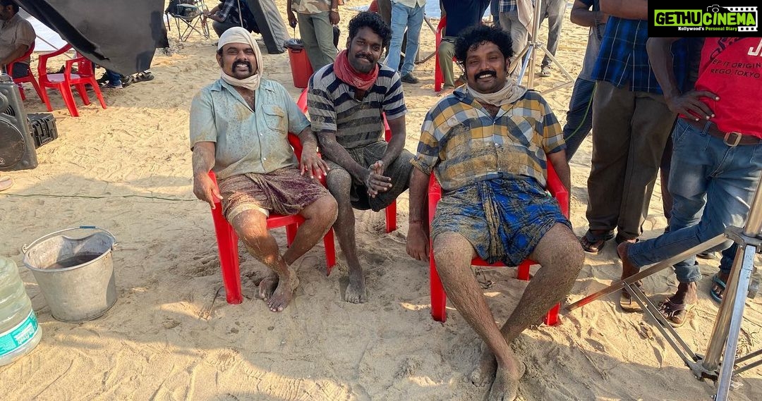 Roshan Mathew Instagram - Vasanthi + Podiyan Gang. @oruthekkanthallucase was as much about the people as everything else. (Unbelievable sunsets included.) Feeling very grateful that I got to work with all of them. Especially my people in the film. My gang 🤍 @aswath_lal @rejusapiens @nimisha_sajayan @akhil_kavalayoor @arunsankaran_pavumba