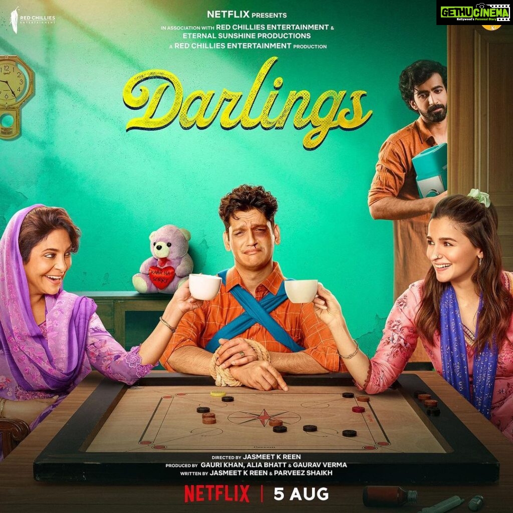 Roshan Mathew Instagram - Excuse me darlings, ye comedy thodi dark hai. #Darlings, watch on 5th August, only on Netflix. #DarlingsOnNetflix @aliaabhatt @shefalishahofficial @itsvijayvarma @roshan.matthew Directed by @jasmeet_k_reen Produced by @gaurikhan @aliaabhatt @_gauravverma Written by @jasmeet_k_reen and @parveezshaikh3 @redchilliesent @eternalsunshineproduction @zeemusiccompany @netflix_in