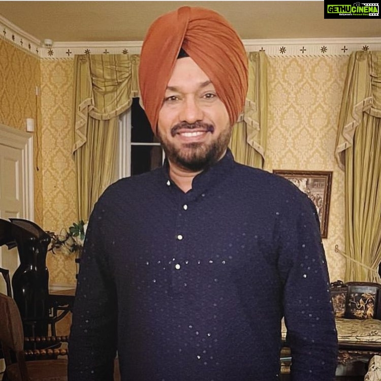 Roshan Prince Instagram - Happy Birthday Bhaji..!! My Mentor My Guru @ghuggigurpreet ji..!! Stay Happy, Blessed & Healthy..!!! love u always ❤️