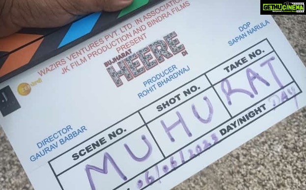 Roshan Prince Instagram - Waheguru ji di karpa naal nawa project ..!! #BujharatHeereDi MUHURAT in 🇬🇧 Congratulations @gauravbabbar009 veer Direction di Dunia ch pehla kadam..!! Thanks @rohit_213 @jatinderkumarbhardwajofficial @manmeetbindra46 bhaji.. for this Opportunity.