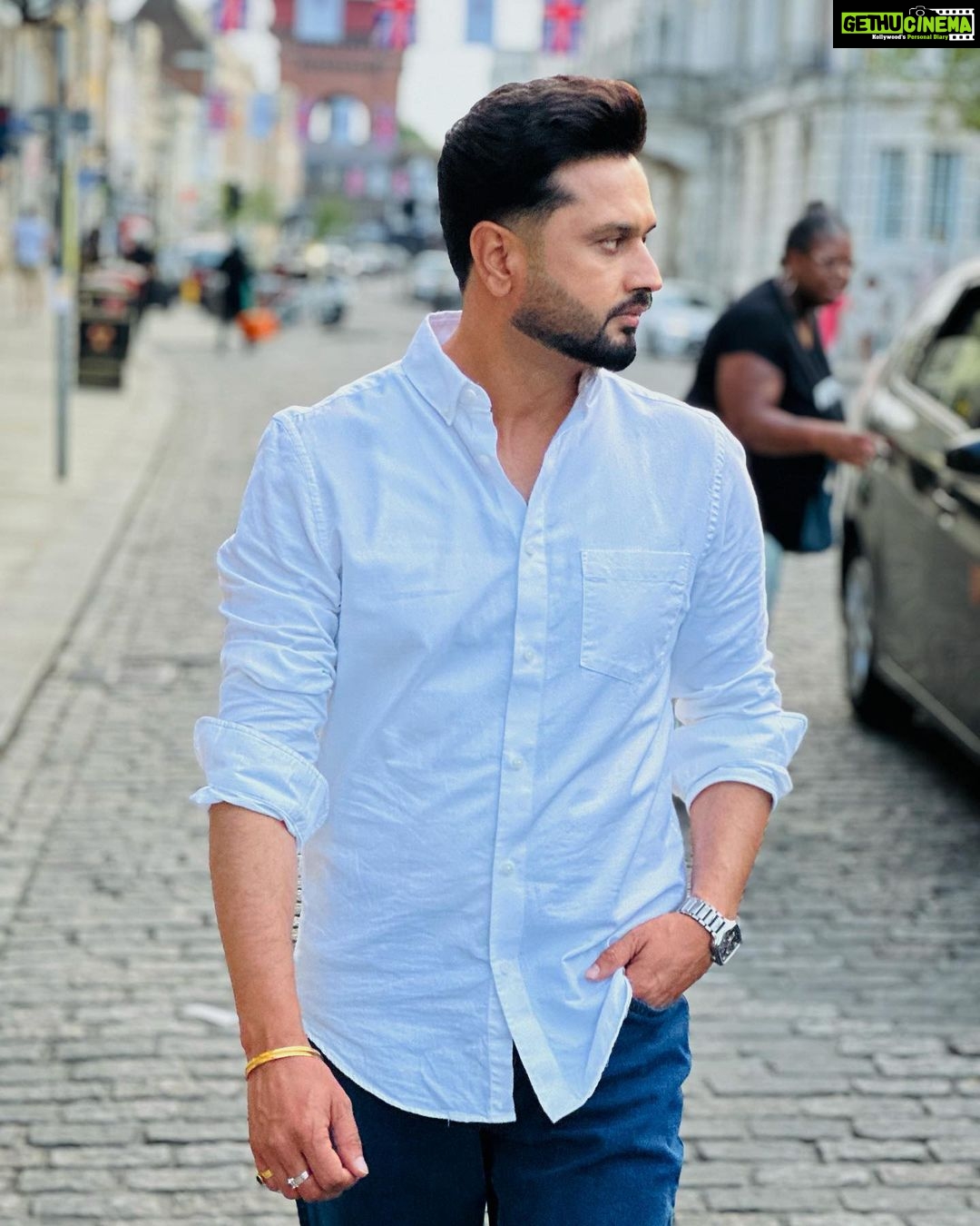 Roshan Prince Instagram - “You can often change your circumstances by changing your attitude.” —Eleanor Roosevelt Colchester Essex, UK