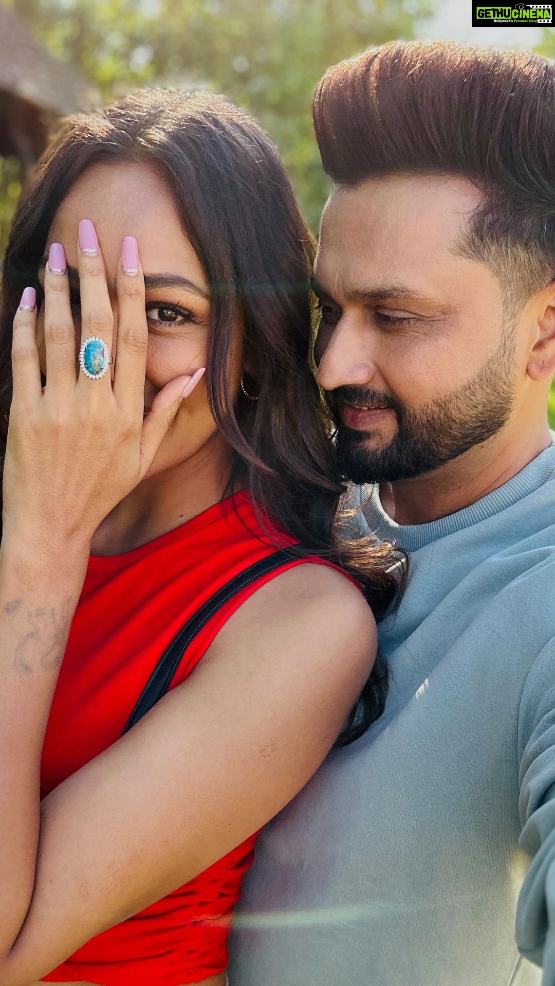 Roshan Prince Instagram - Ehsas Da Rishta ❤️ @theroshanprince @heera_sohal @sunidhichauhan5 #RoshanPrince #RP #HeeraSohal #SunidhiChauhan #Romantic #romanticcouples #Love #Film Colchester UK