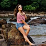 Roshmi Banik Instagram - Can’t slow the pace? Nah babe, I know my place. 😉 #iykyk . . . . . #candid #portrait #beach #tbt #throwbackthursday #roshmibanik #viral #trending #foryou