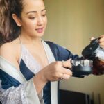Roshmi Banik Instagram - Tea anyone? 🫖☕️ . . . . #saturday #weekend #happy #tea #roshmibanik #viral #viralpost #foryoupage #fyp