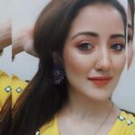 Roshmi Banik Instagram - My Sunday कोका mood.✨ . . . . . . #sundaymood☀️ #roshmibanik #selfie #viralreels #fyp #foryou #indianfashion #fashion #makeup #hairstyles #bollywood