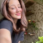 Roshmi Banik Instagram - Hey Siri, skip to Friday please! 🤓