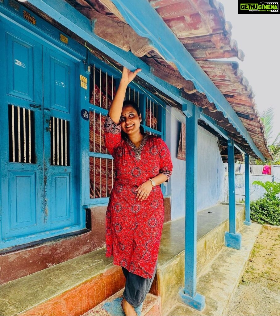 Roshna Ann Roy Instagram - .. I love to talk about nothing. It's the only .. thing I know anything about. ..🧡🤍. . . 💛 Palakkad Palakkad