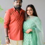 Roshna Ann Roy Instagram - The reward for work well done is the opportunity to do more…🤎🤍.. Happiest work for ma fav .... , @actorvijaysethupathi 🤍🤎.. grt opportunity to work with… 🫶🏽🤎, his personal costume-styling and makeup 🫶🏽 @yesbharathweddingcollections 📸 : @pranavcsubash_photography Mua & costume styling: @roshna.ann.roy Assisted: @akhila_mathwe Shirt : @fareed_infiniti Accessories: @gabbana_tcr #vijaysethupathi #vjs #makkalselvan #sethupathi #vijaysethupathispeech #yesbharathweddingcollections Wayanad, India