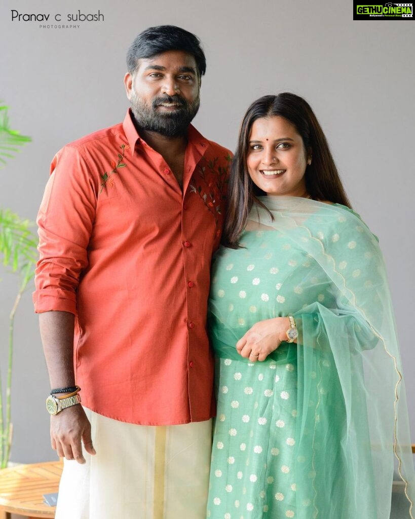 Roshna Ann Roy Instagram - The reward for work well done is the opportunity to do more…🤎🤍.. Happiest work for ma fav .... , @actorvijaysethupathi 🤍🤎.. grt opportunity to work with… 🫶🏽🤎, his personal costume-styling and makeup 🫶🏽 @yesbharathweddingcollections 📸 : @pranavcsubash_photography Mua & costume styling: @roshna.ann.roy Assisted: @akhila_mathwe Shirt : @fareed_infiniti Accessories: @gabbana_tcr #vijaysethupathi #vjs #makkalselvan #sethupathi #vijaysethupathispeech #yesbharathweddingcollections Wayanad, India