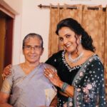 Roshna Ann Roy Instagram - 3rd standard മുതൽ ഞാൻ അമ്മ വീട്ടിൽ നിന്നാണ് പഠിച്ചതും വളർന്നതും... അമ്മക്ക് പകരമാകാൻ ആർക്കുമാവില്ല പക്ഷേ ... തള്ളക്കോഴി അതിന്റെ കുഞ്ഞുങ്ങളെ കാക്കും പോലെ ചിറകിനടിയിൽ പൊതിഞ്ഞു വളർത്തിയതാണെന്നെ...!! എവിടെ പോയി വന്നാലും അമ്മാമ എന്തേലുമൊക്കെ പൊതി പലഹാരം കൊണ്ടുവരും ..അമ്മാമക്ക് സ്നേഹം ഒരുപാടുണ്ടായിരുന്നു എന്നോട്...അമ്മാമ ഇപ്പോഴും അമ്മ റോൾ സൂപ്പർ ആയി തന്നെ ചെയ്തുകൊണ്ടിരിക്കുന്നു... ♥️ അതുകൊണ്ട് എനിക്കു side നിന്നു എന്നെ വഷളാക്കിയ എന്റെ അമ്മമ്മക്കാണ് എല്ലാ പ്രാർത്ഥനകളും സ്നേഹവും ❤ അപ്പൊ... അമ്മേടെമുത്തേ...happy mothers day ❤️#happymothersday