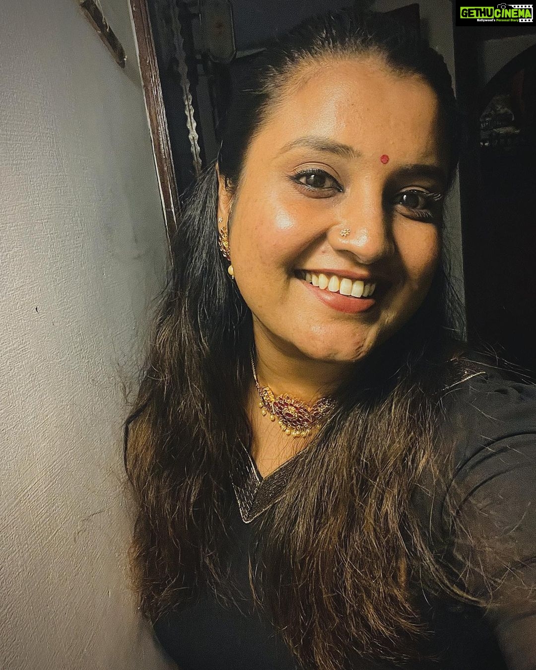 Roshna Ann Roy Instagram - 🤎”…🖤 Good day 🤎🖤
