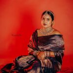 Roshna Ann Roy Instagram - Sometimes it's the journey 🫶🏽 that teaches you a lot about your destination…🤎🤍…. . . .🫶🏽 📸 : @beniveesjo Mua : @aiswaryasmakeover Saree : @shainbyshailuravi Jwells: @ladies_planet_rental_jewellery Studio: @studio_maxxo #shoot #makeover #makeovers #roshna #roshnaannroy #shooting #bridallook