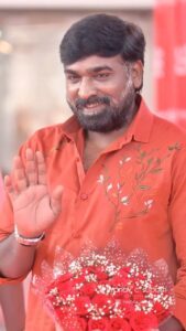 Roshna Ann Roy Instagram - Makkal Selvan ❤️‍🔥

@actorvijaysethupathi  In #kerala 

📸 : @pranavcsubash_photography 

Mua , 
costume designing &styling: @roshna.ann.roy 

Assisted: @akhila_mathwe 

Shirt : @fareed_infiniti 

Accessories: @gabbana_tcr 
@yesbharathweddingcollections 

🖥️ @abhishek.g_a 
#vijaysethupathi #vjs #makkalselvan #sethupathi #vijaysethupathispeech #yesbharathweddingcollections #yesbharathweddingcollections #waynad

#rgzreels #reels #reelitfeelit #réel #reelsinstagram #reelkarofeelkaro #reelsvideo #reelsvideo #reelit #reelitfeelit❤️❤️ #reelindia #reelcouple #reelkrofeelkro #trend #trending #trendingreels #vijaysethupathi #vijaysethupathi❤️ #vijaysethupathispeech #vijaysethupathifans #vijaysethupathiofficial #makkalselvan #makkalselvanvijaysethupathi 
@yesbharathweddingcollections