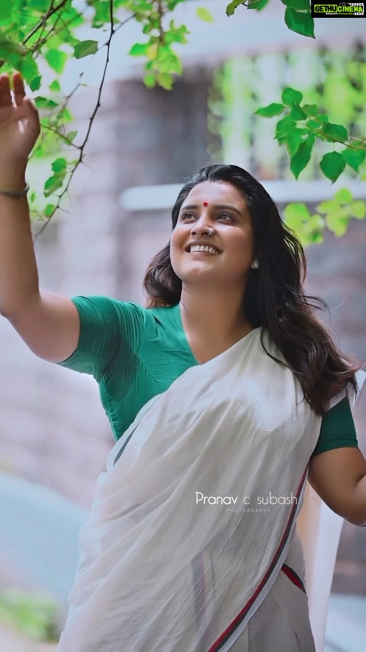 Roshna Ann Roy - 16.8K Likes - . Melted with ma own Beuty 🤪…
After along time very quickly present’s @pranavcsubash_photography Here agian !!!! Thanking u alwys for the most lovable works 😘 welcome back to the position … 🤎
.
#tamilsong #tamilsongs #mallureels #reels #keralagirls #malayalm #actress #saree #setmundu #setsaree #keralatreditional #treditionallook #happyme #fashionstyle #nadan #keralasareelove #sareefashion #sareedraping #sareelove #setsaree😍 #nadanlook #nadanpennu