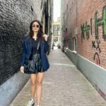 Roshni Chopra Instagram – Euro trip #capsulewardrobe 🧥🫶
👟@newbalance 574’s (on all looks)
👜 @balenciaga (on most looks )

Look 1 –
Shorts @stradivarius 
Blazer- @massimodutti (men’s)
Tank – @arketofficial 
Sunnies @jimmyfairly 

Look2 – 
Stripe tee – @arketofficial 
Jacket – @massimodutti 
Sunnies – @acnestudios 

Look 3 
Pants – @mango 
Tee – @arketofficial 
Bag – @ysl 

Look 4 & 5 
Skirt @mango 
Top @hm
Cashmere knit @mango 
Trench – @burberry 

Look 6 
Pants @hm 
Stripes cardi- @massimodutti 
Sunnies @jimmyfairly 

Look 7
Coords @shahinmannan 
Sunnies @acnestudios 

#rovive #rostyle #capsulewardrobe #holidaylook #europetravel #rowardrobe